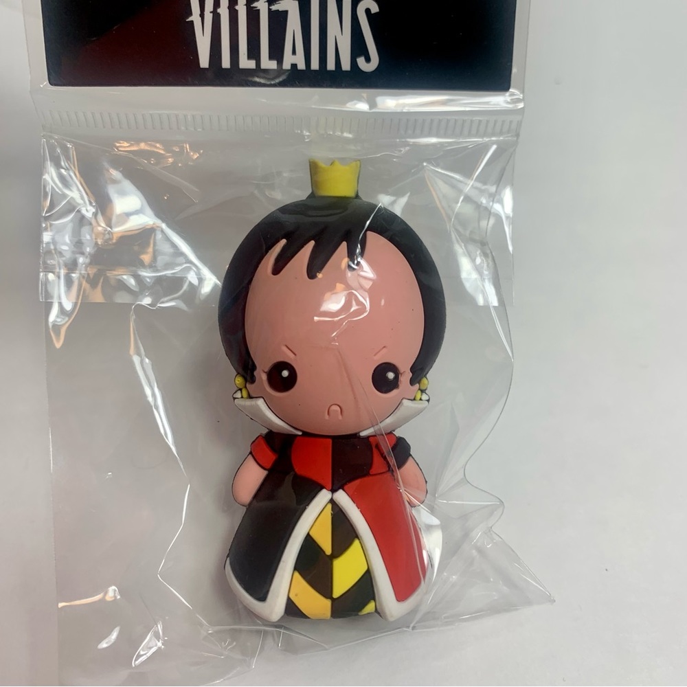 NWT. Magnet Queen of Hearts 3D Foam Magnet Disney